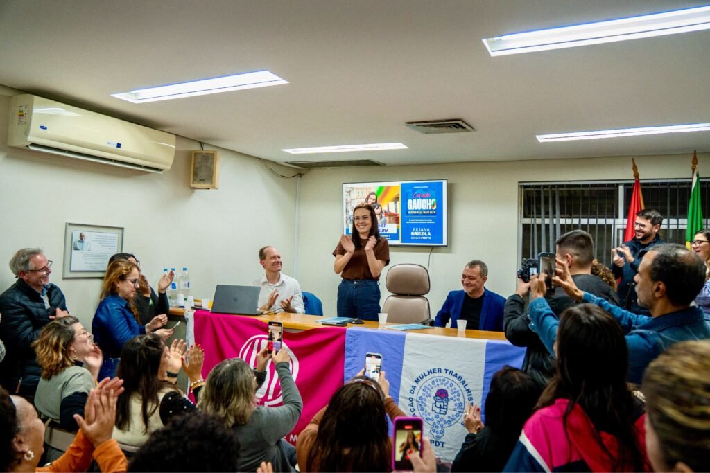 "O nosso plano atacará em todas as frentes, desde a prevenção, inteligência e monitoramento, passando pelo acolhimento das vítimas, pelo cuidado psicológico para quem sofreu violência e por programas que garantam autonomia financeira, para que nenhuma mulher permaneça em uma relação abusiva", afirmou Juliana Brizola | Crédito: Fernando Fagundes