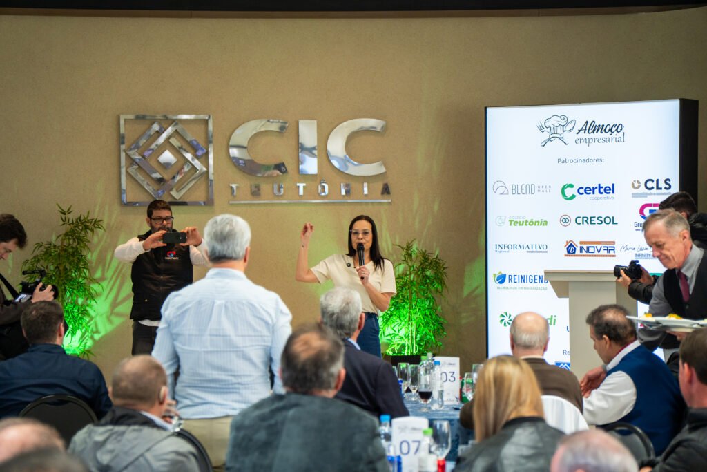 “Teutônia é uma cidade que cresce, que empreende e que gera oportunidades. O papel do Estado é ser parceiro desse desenvolvimento, criando condições para que quem quer produzir, investir e gerar emprego possa avançar", afirmou Juliana Brizola | Crédito: Fernando Fagundes